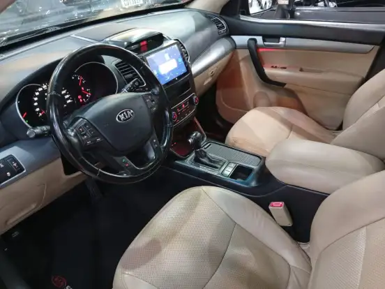 KIA-SORENTO-3.5 S.670 V6 4X4 24V GASOLINA 4P AUTOMÁTICO KIA-SORENTO-2013