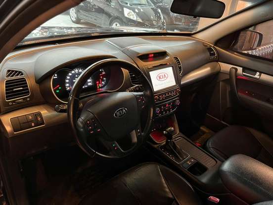 KIA-SORENTO-3.5 V6 GASOLINA EX 7L 4WD AUTOMÁTICO KIA-SORENTO-2013