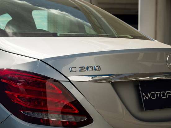 MERCEDES-BENZ-C 200-2.0 CGI AVANTGARDE 16V GASOLINA 4P AUTOMÁTICO MERCEDES-BENZ-C 200-2015