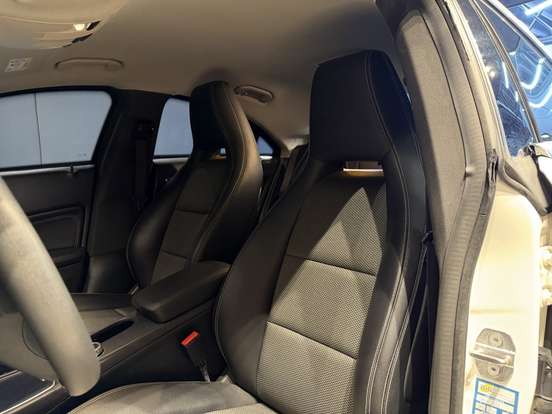 MERCEDES-BENZ-CLA 180-2019
