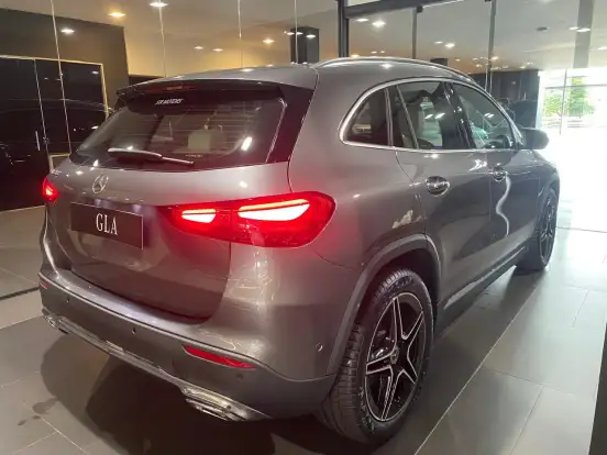 MERCEDES-BENZ-GLA 200-2025
