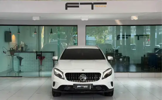 MERCEDES-BENZ-GLA 200-2015