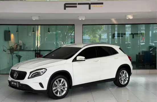 MERCEDES-BENZ-GLA 200-2015