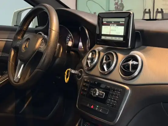 MERCEDES-BENZ-GLA 200-1.6 CGI ADVANCE 16V TURBO FLEX 4P AUTOMÁTICO MERCEDES-BENZ-GLA 200-2015