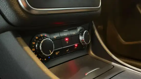 MERCEDES-BENZ-GLA 200-2015