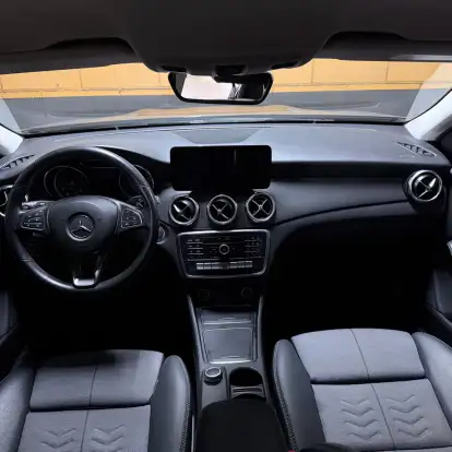 MERCEDES-BENZ-GLA 200-2019