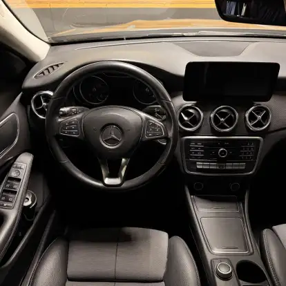 MERCEDES-BENZ-GLA 200-2019
