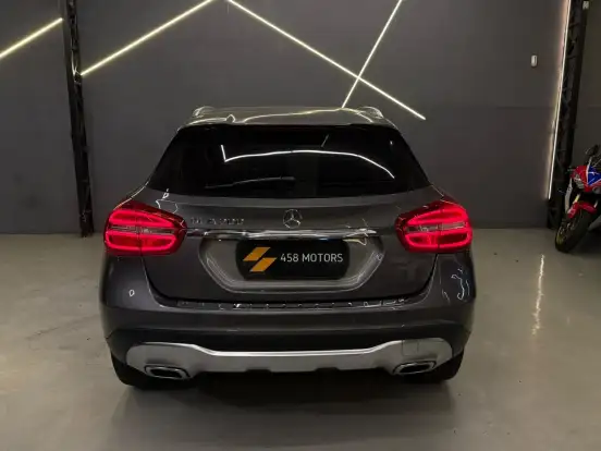 MERCEDES-BENZ-GLA 200-2015