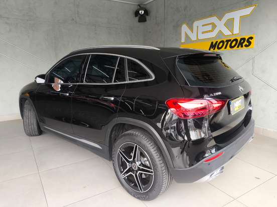 MERCEDES-BENZ-GLA 200-2024