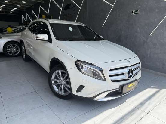 MERCEDES-BENZ-GLA 200-2015