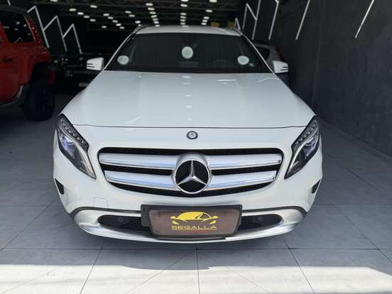 MERCEDES-BENZ-GLA 200-2015