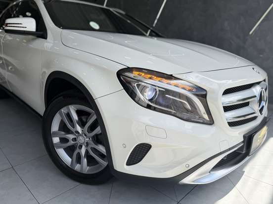 MERCEDES-BENZ-GLA 200-1.6 CGI ADVANCE 16V TURBO FLEX 4P AUTOMÁTICO MERCEDES-BENZ-GLA 200-2015