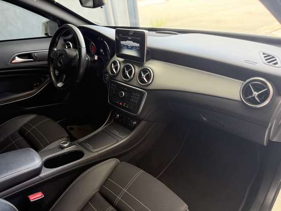 MERCEDES-BENZ-GLA 200-2015