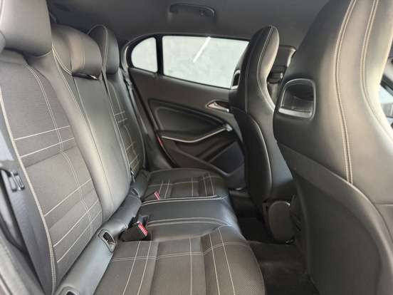 MERCEDES-BENZ-GLA 200-2015