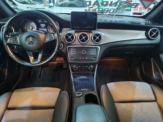 MERCEDES-BENZ-GLA 200-2015