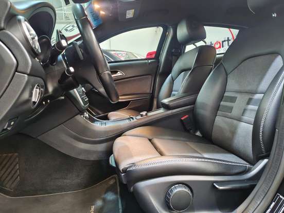 MERCEDES-BENZ-GLA 200-2015
