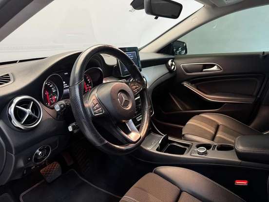 MERCEDES-BENZ-GLA 200-2018