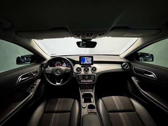 MERCEDES-BENZ-GLA 200-2018