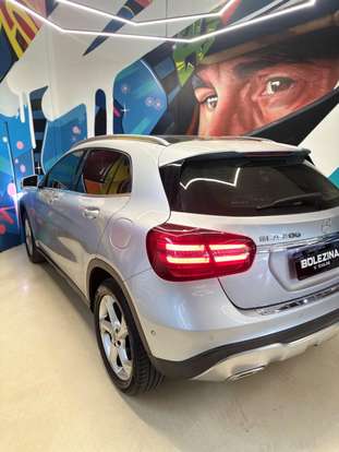 MERCEDES-BENZ-GLA 200-2019