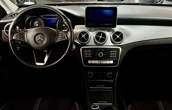 MERCEDES-BENZ-GLA 200-2019