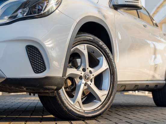 MERCEDES-BENZ-GLA 200-2018