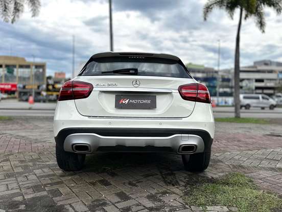 MERCEDES-BENZ-GLA 200-2017