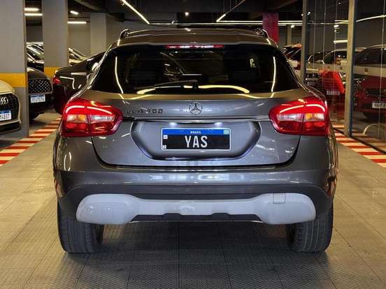 MERCEDES-BENZ-GLA 200-2017