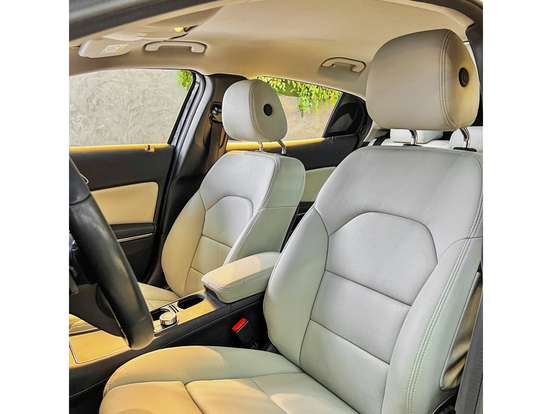 MERCEDES-BENZ-GLA 200-2017