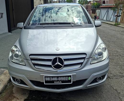MERCEDES-BENZ B 180 1.7 FAMILY PLUS 8V GASOLINA 4P AUTOMÁTICO
