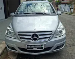 MERCEDES-BENZ B 180 1.7 FAMILY PLUS 8V GASOLINA 4P AUTOMÁTICO MERCEDES-BENZ B 180 1.7 FAMILY PLUS 8V GASOLINA 4P AUTOMÁTICO