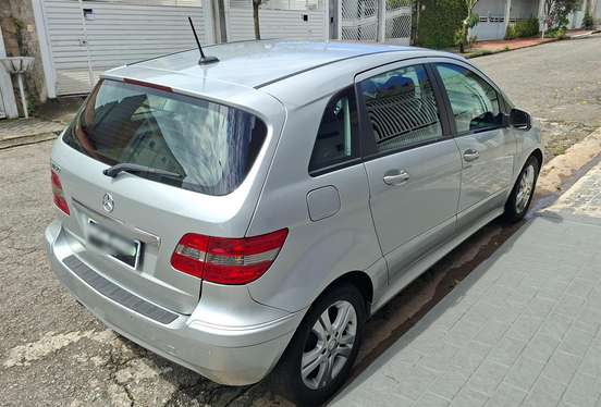 MERCEDES-BENZ-B 180-1.7 FAMILY PLUS 8V GASOLINA 4P AUTOMÁTICO MERCEDES-BENZ-B 180-2011