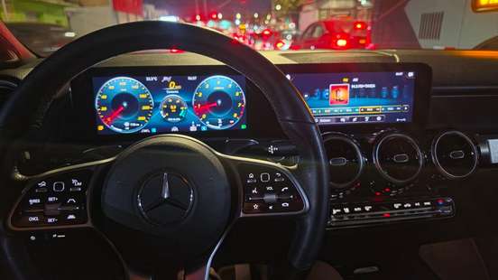 MERCEDES-BENZ-GLB 200-2021
