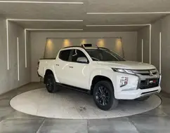 MITSUBISHI L200 TRITON 2.4 16V TURBO DIESEL SPORT HPE CD 4P 4X4 AUTOMÁTICO MITSUBISHI L200 TRITON 2.4 16V TURBO DIESEL SPORT HPE CD 4P 4X4 AUTOMÁTICO