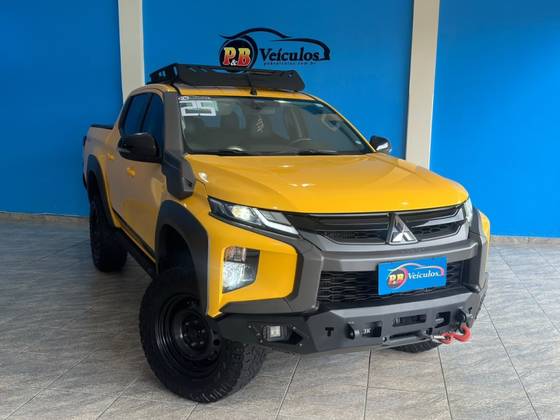 MITSUBISHI L200 TRITON 2.4 16V TURBO DIESEL SPORT SAVANA CD 4P 4X4 AUTOMÁTICO