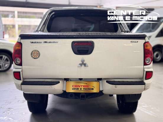 MITSUBISHI-L200 TRITON-2.4 HLS 4X2 CD 16V FLEX 4P MANUAL MITSUBISHI-L200 TRITON-2013