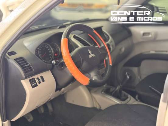 MITSUBISHI-L200 TRITON-2.4 HLS 4X2 CD 16V FLEX 4P MANUAL MITSUBISHI-L200 TRITON-2013