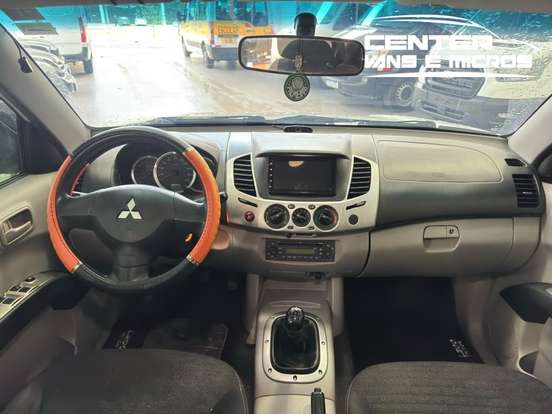 MITSUBISHI-L200 TRITON-2.4 HLS 4X2 CD 16V FLEX 4P MANUAL MITSUBISHI-L200 TRITON-2013