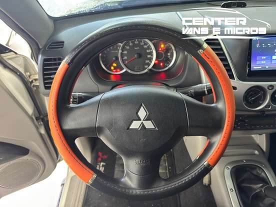 MITSUBISHI-L200 TRITON-2.4 HLS 4X2 CD 16V FLEX 4P MANUAL MITSUBISHI-L200 TRITON-2013