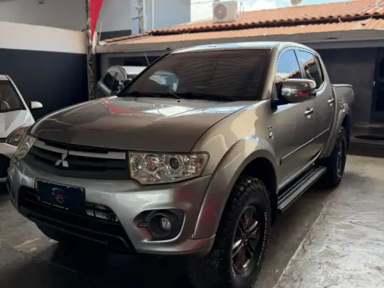 MITSUBISHI-L200 TRITON-3.2 HPE 4X4 CD 16V TURBO INTERCOOLER DIESEL 4P AUTOMÁTICO MITSUBISHI-L200 TRITON-2013