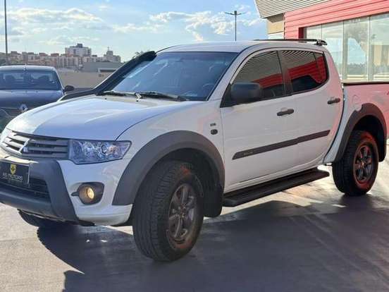 MITSUBISHI-L200 TRITON-3.2 HPE 4X4 CD 16V TURBO INTERCOOLER DIESEL 4P AUTOMÁTICO MITSUBISHI-L200 TRITON-2016