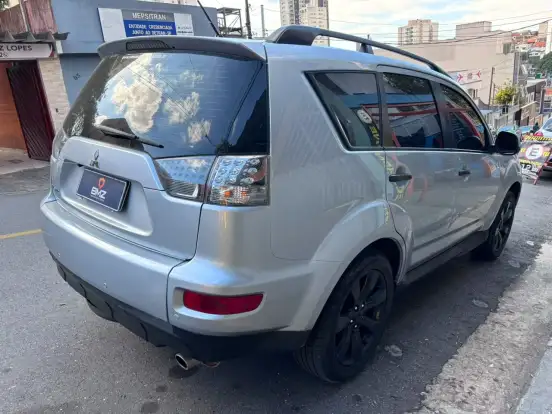 MITSUBISHI-OUTLANDER-2012