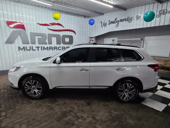 MITSUBISHI-OUTLANDER-2.2 4X4 16V DIESEL 4P AUTOMÁTICO MITSUBISHI-OUTLANDER-2015