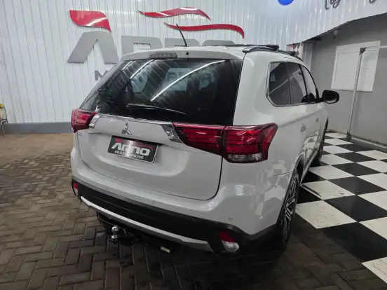 MITSUBISHI-OUTLANDER-2.2 4X4 16V DIESEL 4P AUTOMÁTICO MITSUBISHI-OUTLANDER-2015