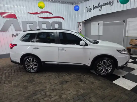 MITSUBISHI-OUTLANDER-2.2 4X4 16V DIESEL 4P AUTOMÁTICO MITSUBISHI-OUTLANDER-2015