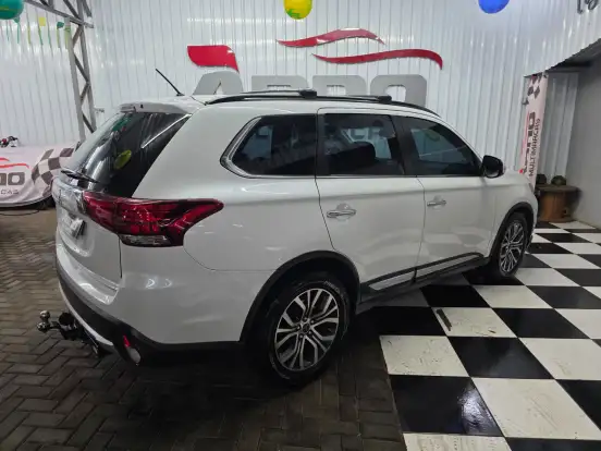 MITSUBISHI-OUTLANDER-2015