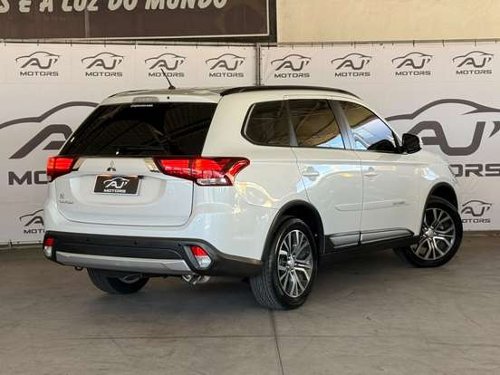MITSUBISHI-OUTLANDER-2.0 16V GASOLINA 4P AUTOMÁTICO MITSUBISHI-OUTLANDER-2015