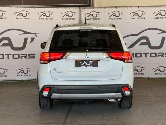 MITSUBISHI-OUTLANDER-2015