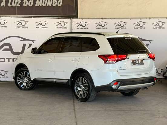 MITSUBISHI-OUTLANDER-2.0 16V GASOLINA 4P AUTOMÁTICO MITSUBISHI-OUTLANDER-2015