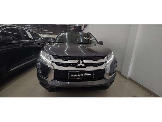 MITSUBISHI-OUTLANDER-2021
