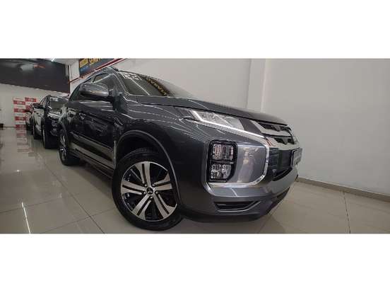 MITSUBISHI-OUTLANDER-2021
